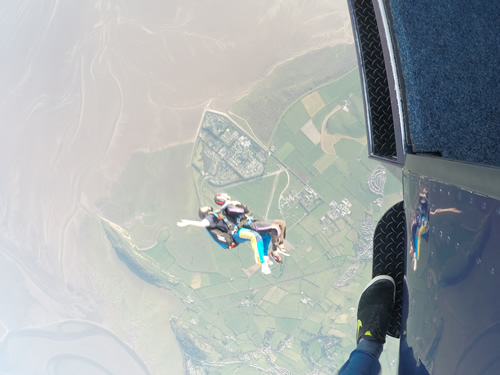 Laura skydive falling